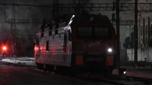 ЭП1П-027 маневрирует по станции Воронеж-1 от состава №297 Владикавказ-Москва