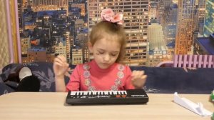 Синтезатор игрушечный