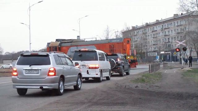 Маневровый тепловоз ТЭМ18ДМ-1297 следует на станцию резервом смотреть онлайн