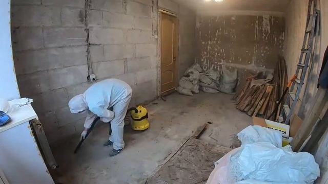 Демонтаж пола и штукатурки со стен. #своимируками