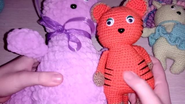 делаем обзор на вязаные игрушки с 8 марта девочки?