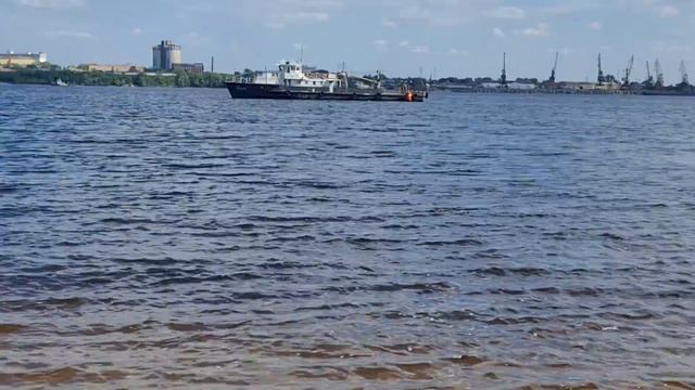 В Самаре на Волге затонуло судно "Барракуда" смотреть онлайн