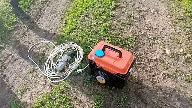 Бензиновый генератор на 1квт. Видео обзор. Испытали прямо на поле.