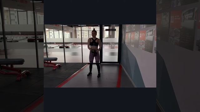 Выпады назад с одной гантелей смотреть онлайн