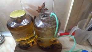 Выдерживаем зерновой дистиллят на щепе 40 дней Получаем шикарный вкус и аромат - отличный Вискарик