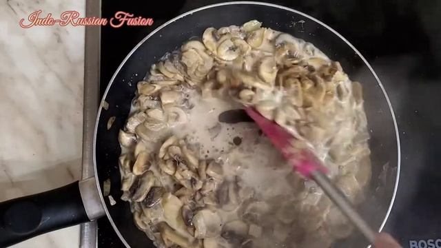 КАБАЧКОВЫЙ РУЛЕТ с грибами | Squash roll with mushrooms and cheese | Lauki ke roll with mushrooms смотреть онлайн