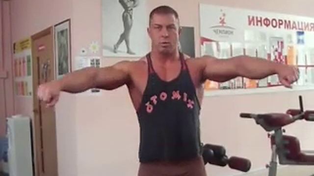 Махи гантелями в стороны стоя смотреть онлайн