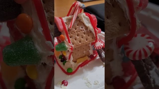 Ginger Bread House #shorts #shortfeed #howto #christmas #fun #gingerbread #ginger #candy #viral