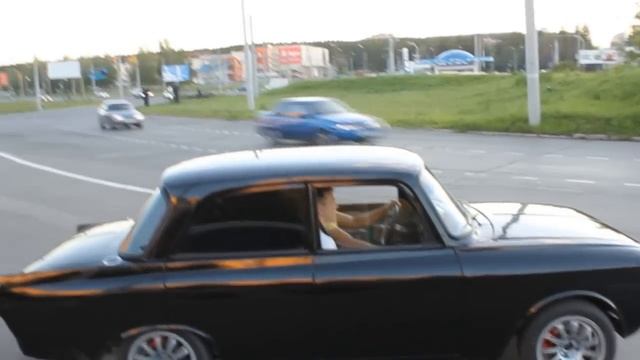 Вечерние покатушки. Волга и Москвич. смотреть онлайн