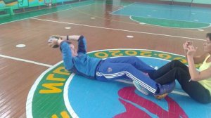 Упражнение с набивным мячом в парах.mp4