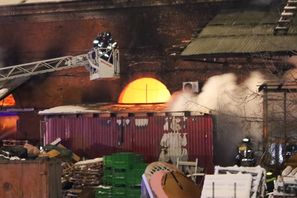 Семь погибших, возбуждено дело: хроника пожара на цветочном складе в Москве / События на ТВЦ