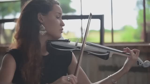 Caitlin De Ville - Despacito (Electric Violin Cover)