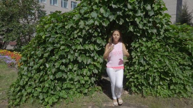 1 сентября. Жестовое пение в исполнении Дарьи Камарицыной