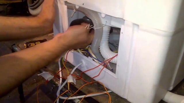 Опять полуавтомат "Сатурн", но без центрифуги. Меняем мотор смотреть онлайн