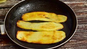 Трубочки из баклажанов с фаршем