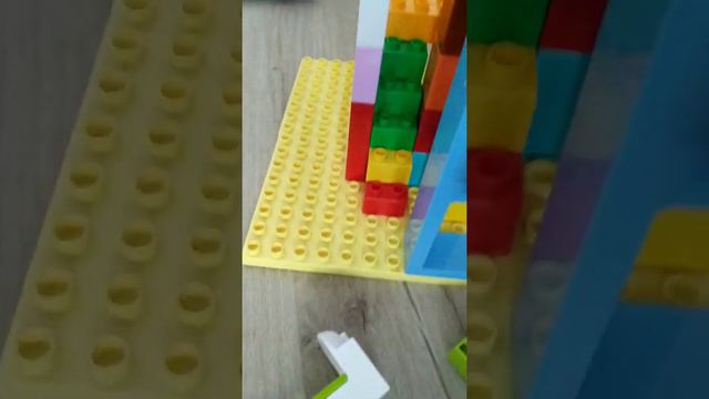 Башня из Лего дупло. смотреть онлайн