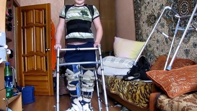 Спинальник. Ходьба с ходунками в ортезах 6 / Injury of spinal column