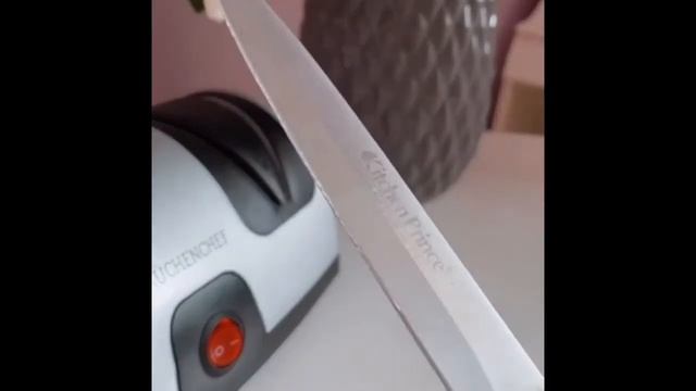 Як працює електрична точилка для ножів KUCHENCHEF KFC-20 смотреть онлайн