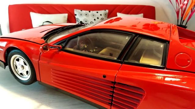 FERRARI TESTAROSSA SCALA 1:8