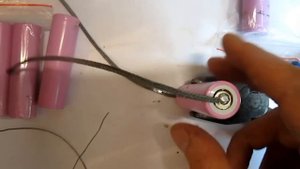 Пайка li ion аккумуляторов паяльником.