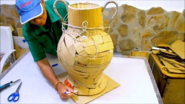 ПЕРЕРАБОТАННАЯ КАРТОННАЯ ВАЗА DIY смотреть онлайн