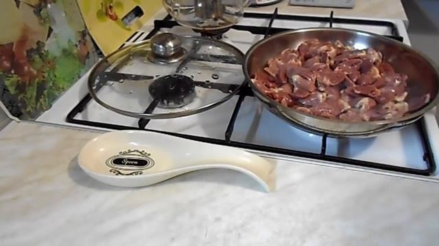 КУРИНОЕ СЕРДЦЕ ТУШЕНОЕ В СМЕТАНЕ ) КАК ПОЧИСТИТЬ КУРИНЫЕ СЕРДЕЧКИ.