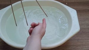 Как я обрабатываю засохшие стойки перед плетением.