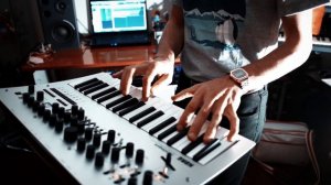 New Career in a New Town (Bowie) - Korg Minilogue Demo