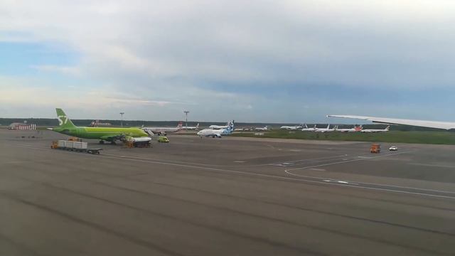 Beautiful view of Moscow DME Airport in Russia. | Click Mintaka смотреть онлайн