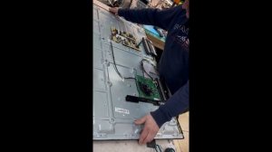 Samsung UE50TU8000K not powering on, restarting