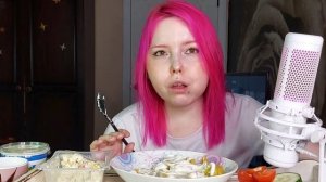 Пельмени и крабовый салат мукбанг/болталка/mukbang