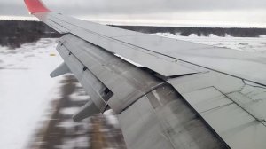 Приземление Boeing 737-700 зимой в аэропорту Талаги.