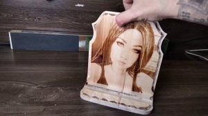 резная подставка под телефон