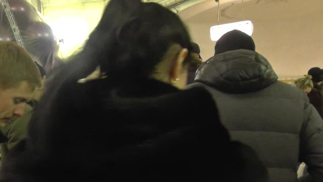 Подземное метро! Эскалатор с 100-нями людей! Прорываемся. Россия (Russia), Moscow (Москва) смотреть онлайн