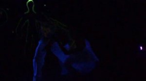 Танцующие в темноте