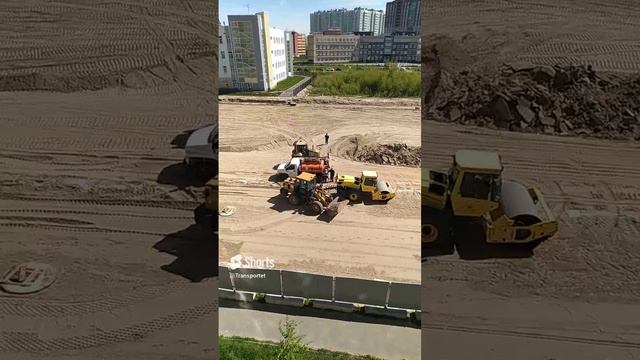 Рабочие машины подъезжают на заправку #Shorts #стройка