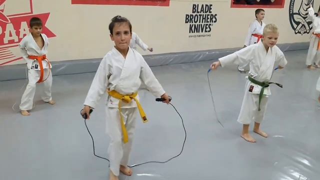 Прыжки на скакалке 12 способов (часть 1) смотреть онлайн