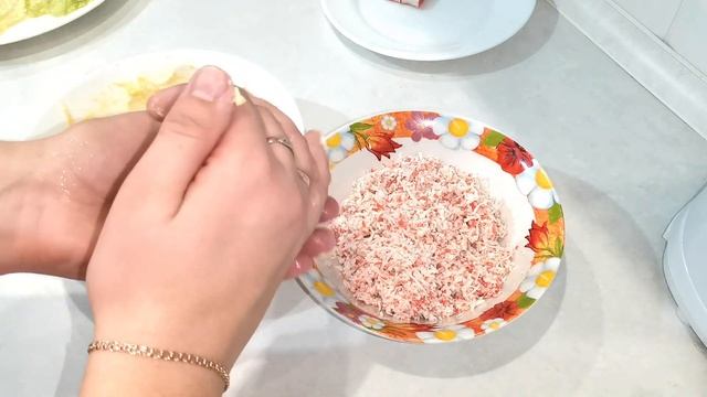 новогодний салат-закуска "рафаэлло" с крабовыми палочками