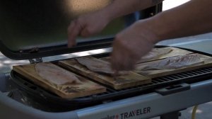 Скумбрия на кедровой дощечке на weber traveler