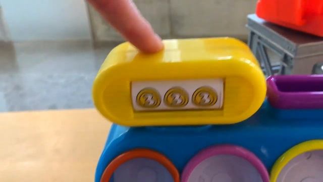 Арине делают укол | Ай, болит | Прививка смотреть онлайн