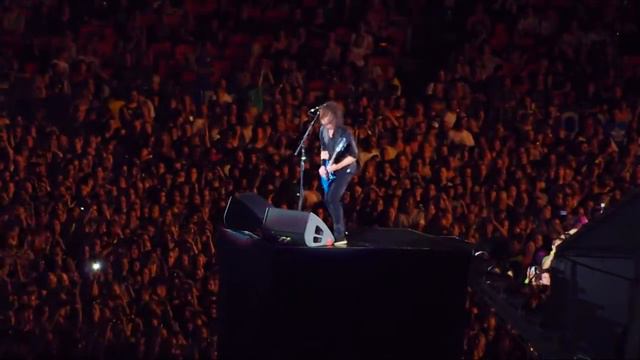 Foo Fighters - Dave Grohl's Guitar Solo (Metricon Stadium, Gold Coast. 10 Dec 2011) смотреть онлайн