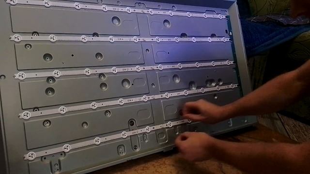 Проверка подсветки телевизора LG 42LA при помощи обычных батареек крона. смотреть онлайн