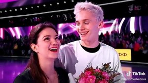 ЕВГЕНИЯ МЕДВЕДЕВА ПОЛЕТЕЛА ?️?❤️ Даня Милохин и Женя Медведева ~МЕДВЕЛОХИНЫ???