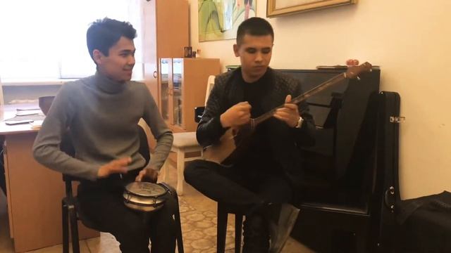 Домбыра. Барабан. Восточная мелодия. Куй, күй.