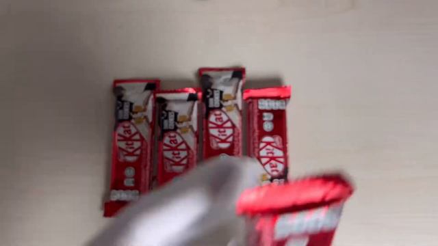 ASMR New Kitkat Dark Cookies !