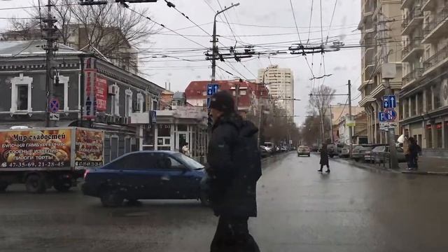 В центре Саратова сломался светофор смотреть онлайн