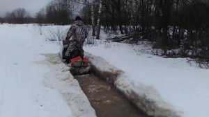 Буран с двигателем лифан кр 460 , попали в снег с водой))