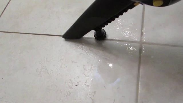 Как паропылесос Karcher моет швы на плитке
