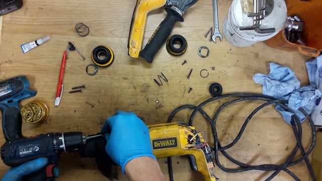 How to assemble and repair Dewalt D25013 corded hammer drill смотреть онлайн
