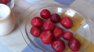 12.Торт красавец из магазинных коржей. Торт с клубникой.